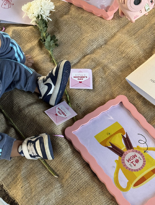 1st Mom - wavy Frame